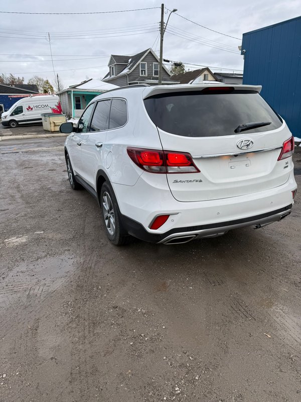 2017 HYUNDAI Santa Fe - Image 2