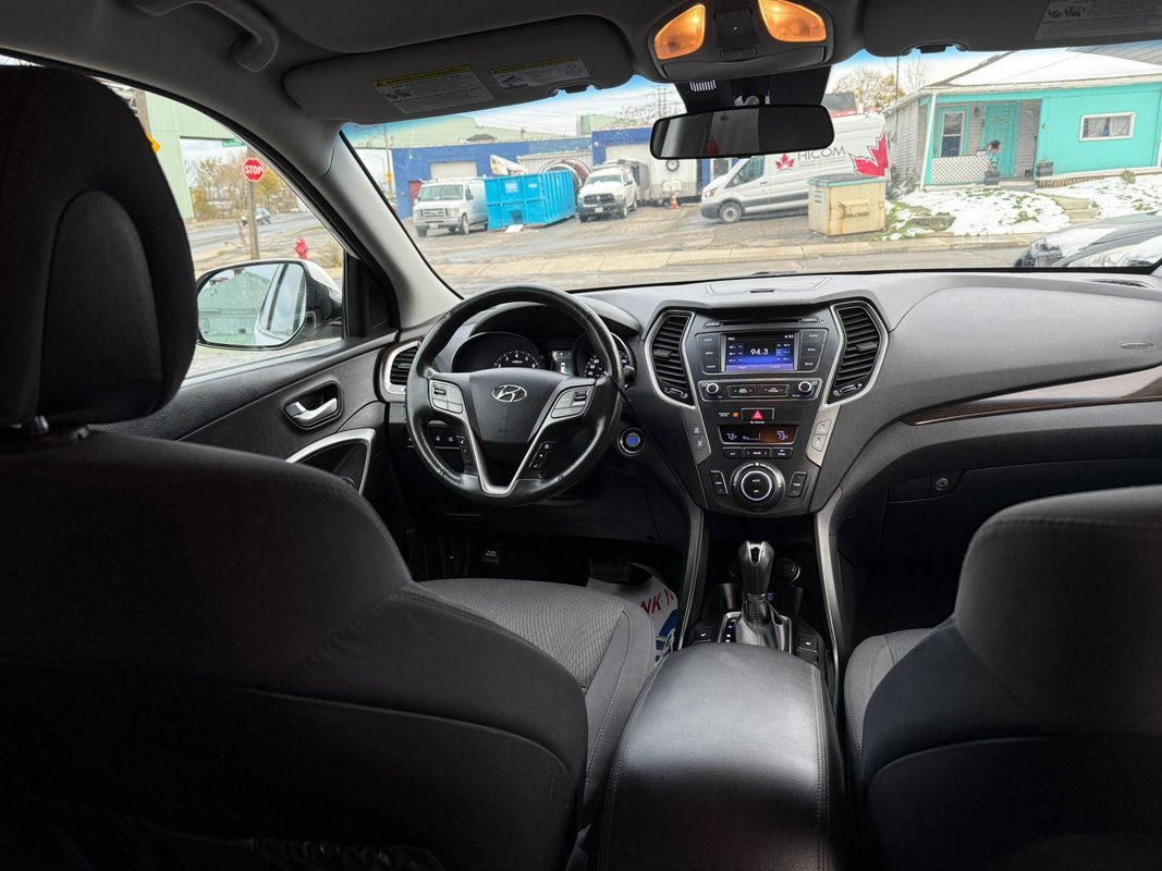 2017 HYUNDAI Santa Fe - Image 3