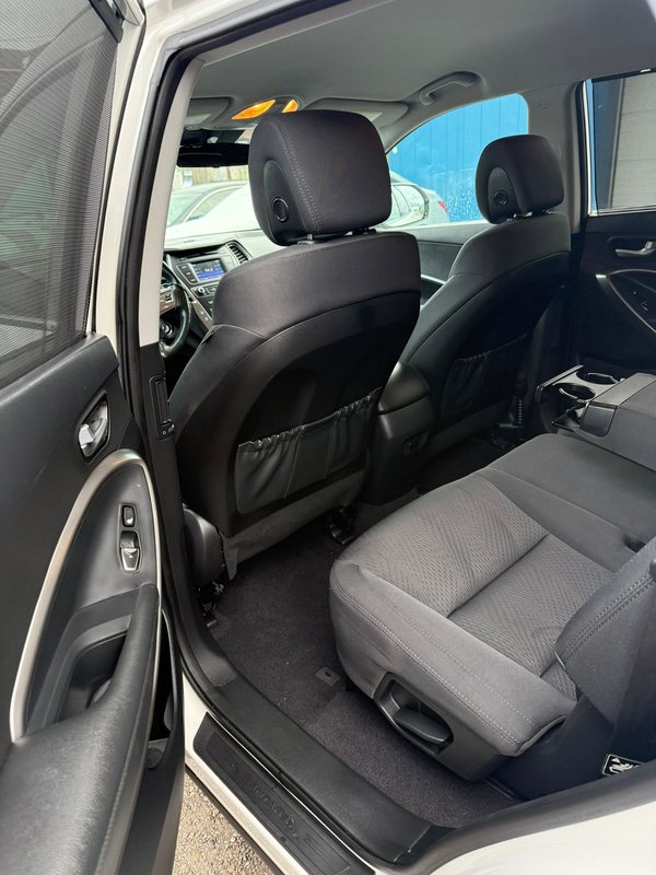 2017 HYUNDAI Santa Fe - Image 5