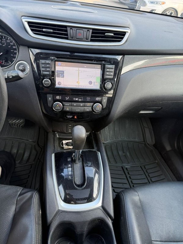 2016 NIssan Rogue - Image 4