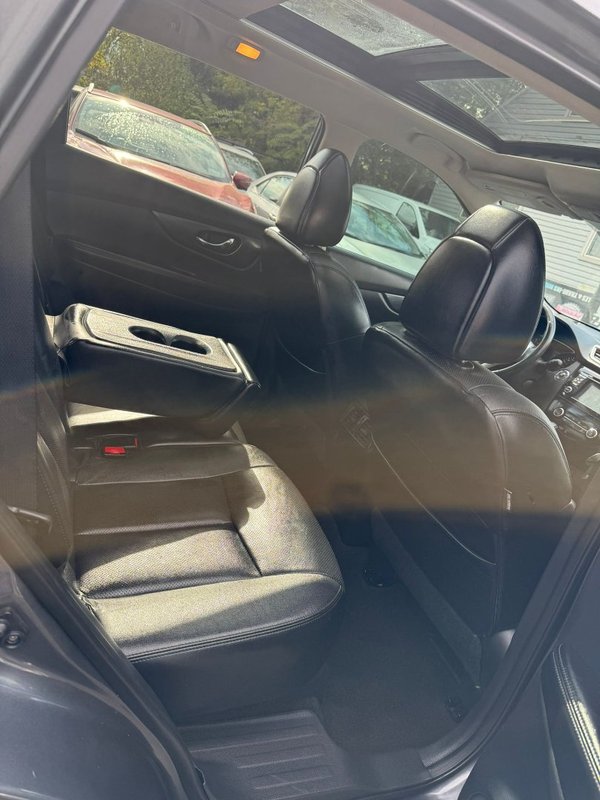 2014 NIssan Rogue - Image 2