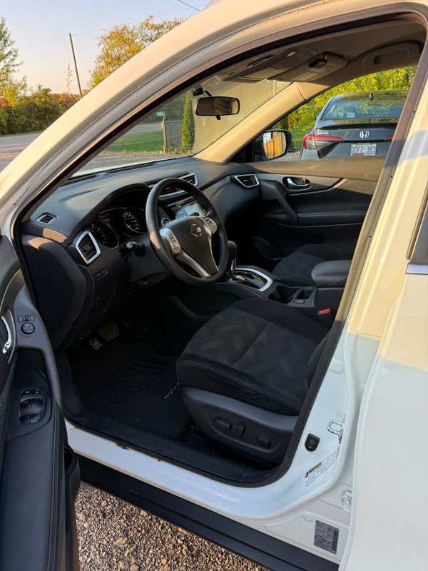 2016 NIssan Rogue - Image 3