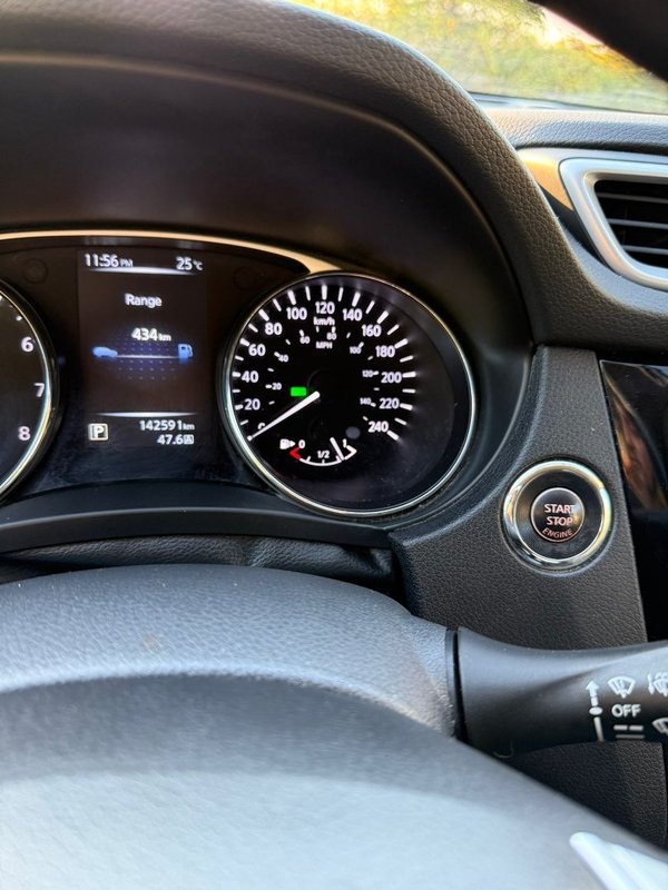 2016 NIssan Rogue - Image 4