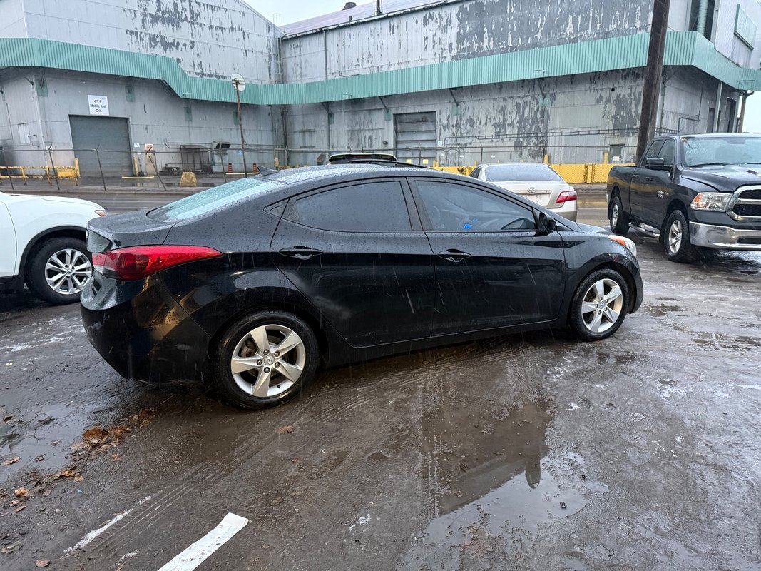 2013 HYUNDAI Elantra - Image 5