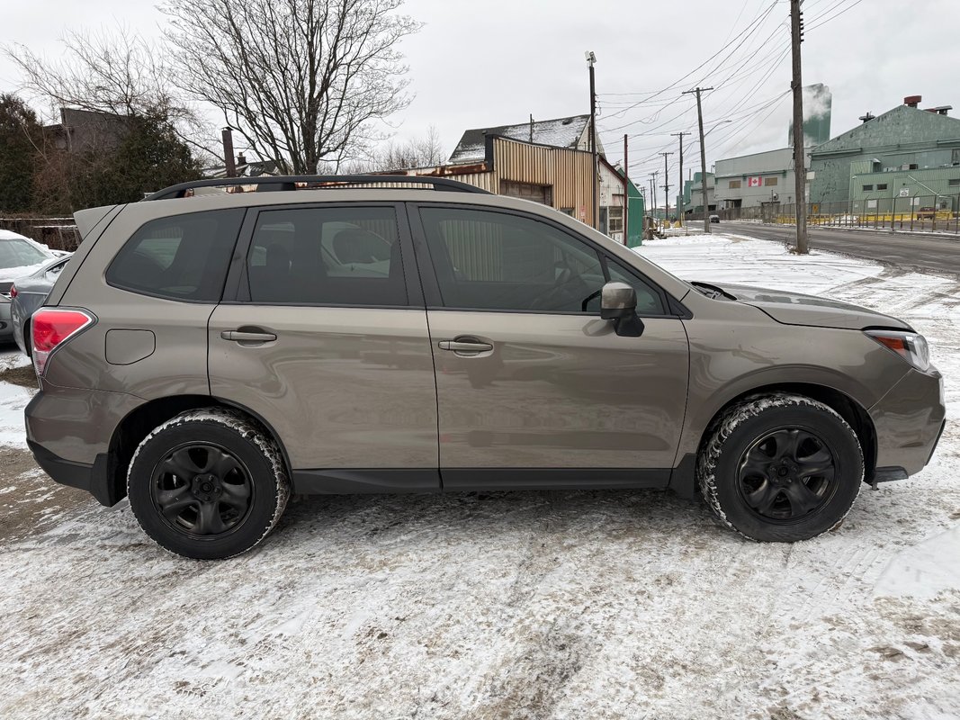 2017 SUBARU Forester - Image 5