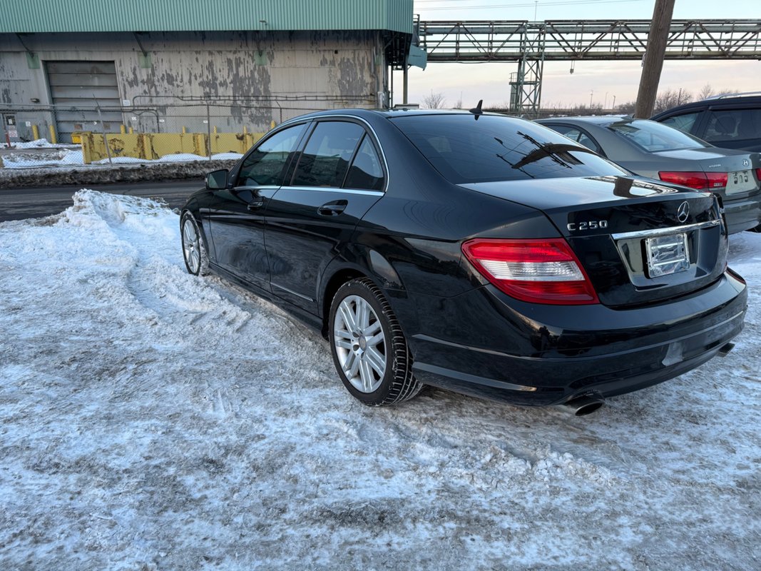 2011 MERCEDES-BENZ C-Class - Image 4