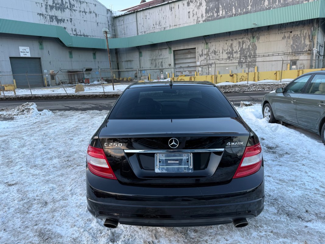 2011 MERCEDES-BENZ C-Class - Image 5