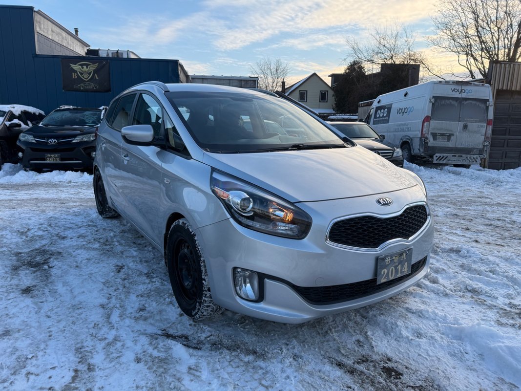 2014 KIA Rondo - Image 2