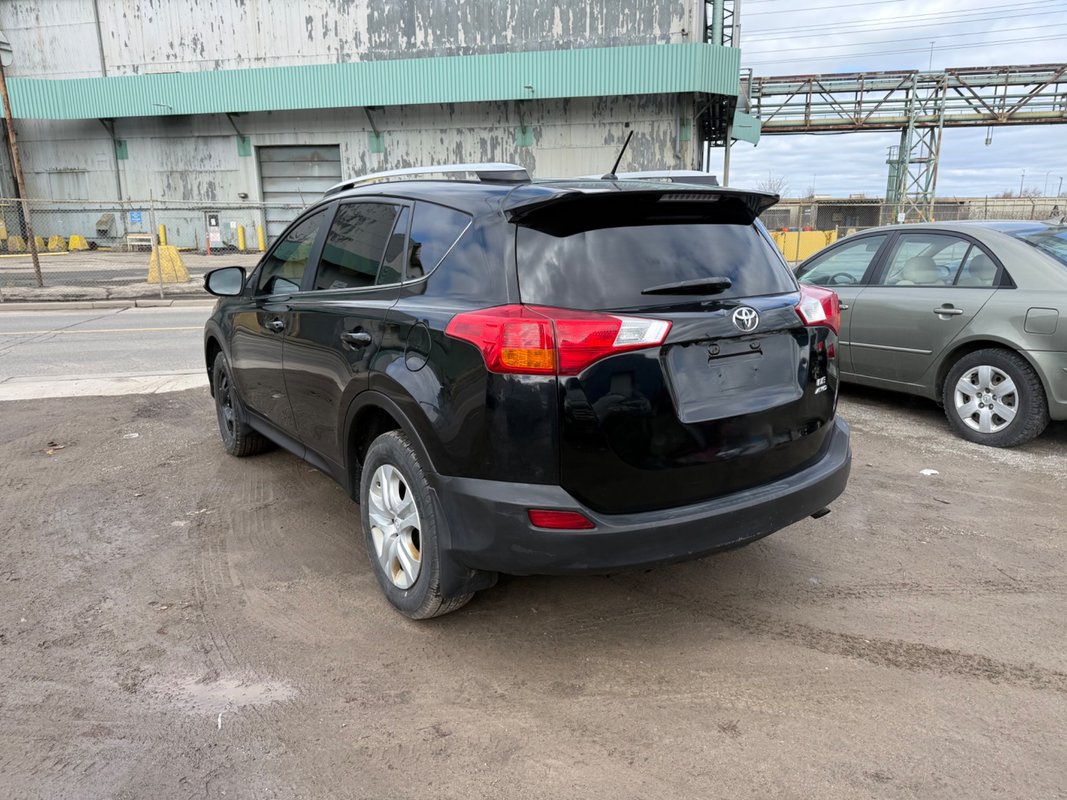 2015 TOYOTA RAV4 - Image 4