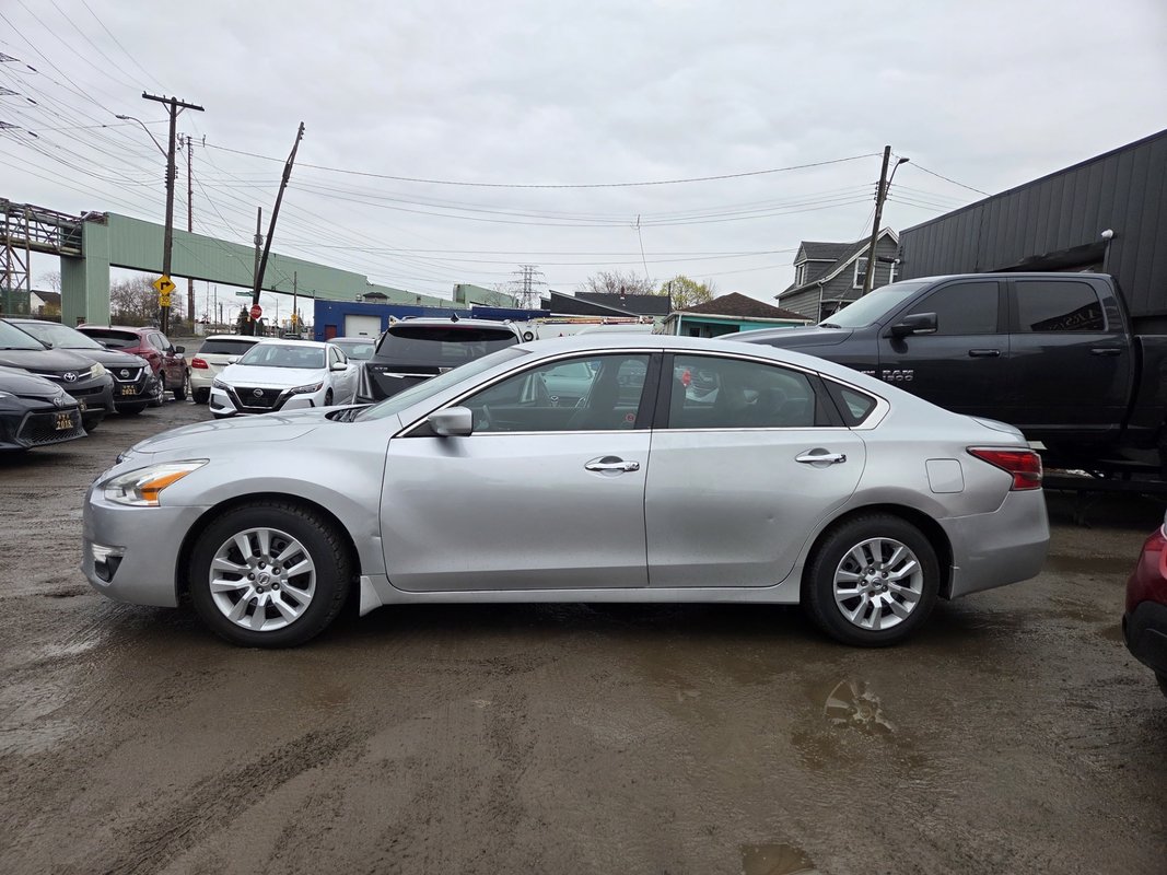2015 NISSAN Altima - Image 4