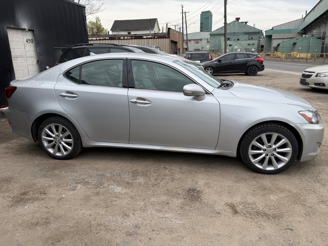 2009 LEXUS IS - Image 4