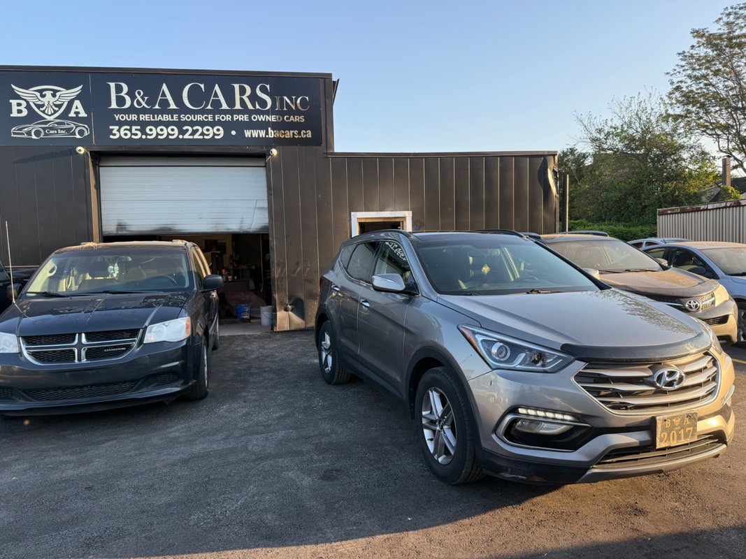 2017 Hyundai Santa fe - Image 2