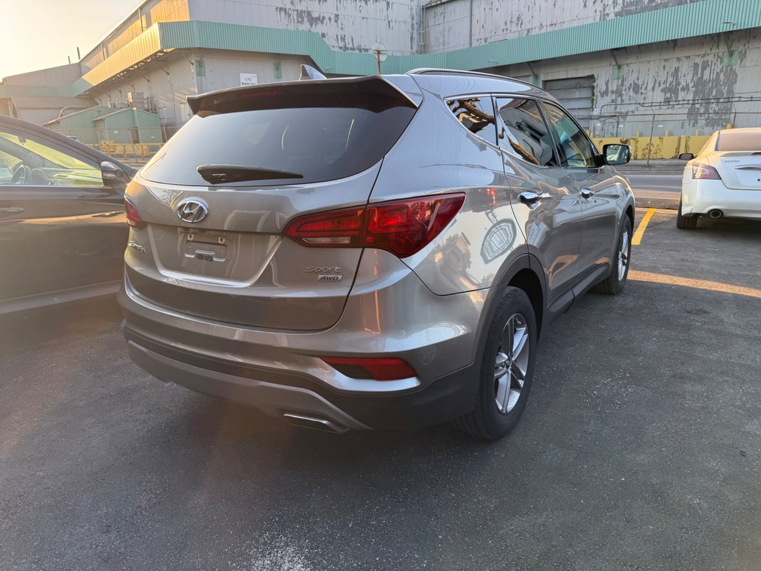 2017 Hyundai Santa fe - Image 5