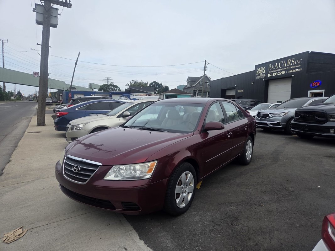 2009 Hyundai Sonata - Image 2