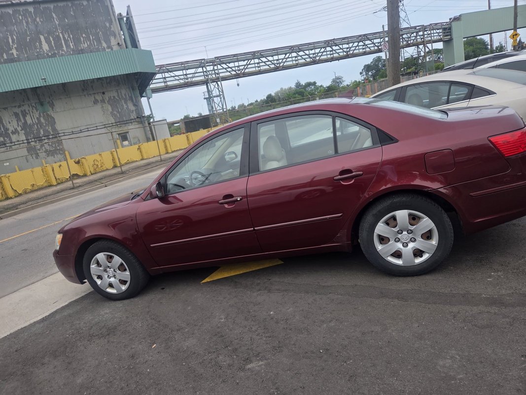 2009 Hyundai Sonata - Image 4