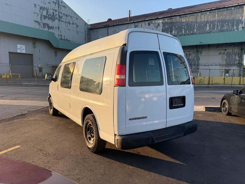 2007 CHEVROLET Express - Image 3