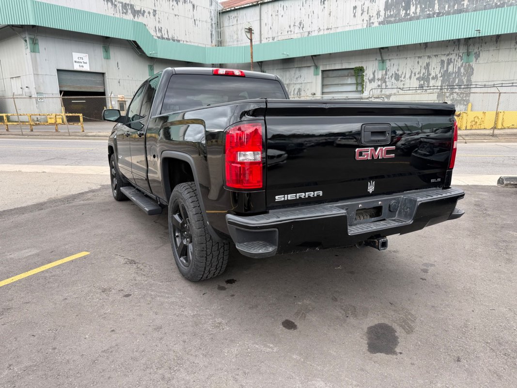 2017 GMC Sierra - Image 4