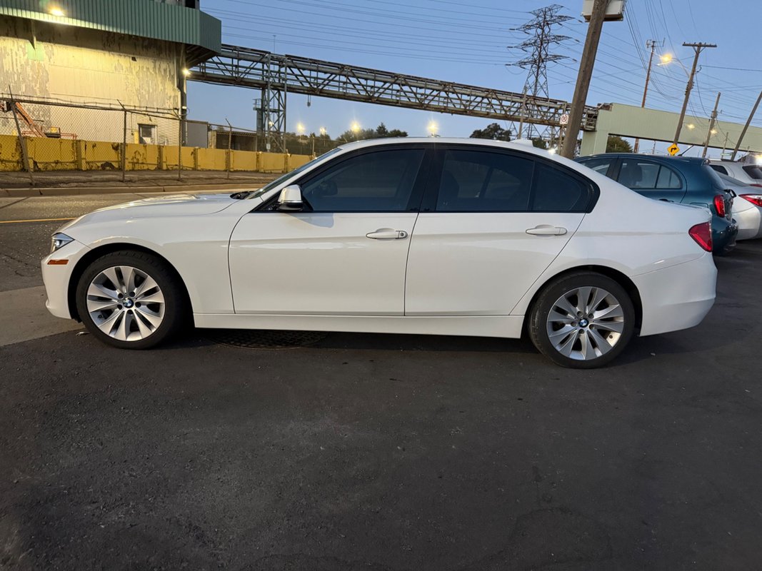 2014 BMW 320i - Image 4