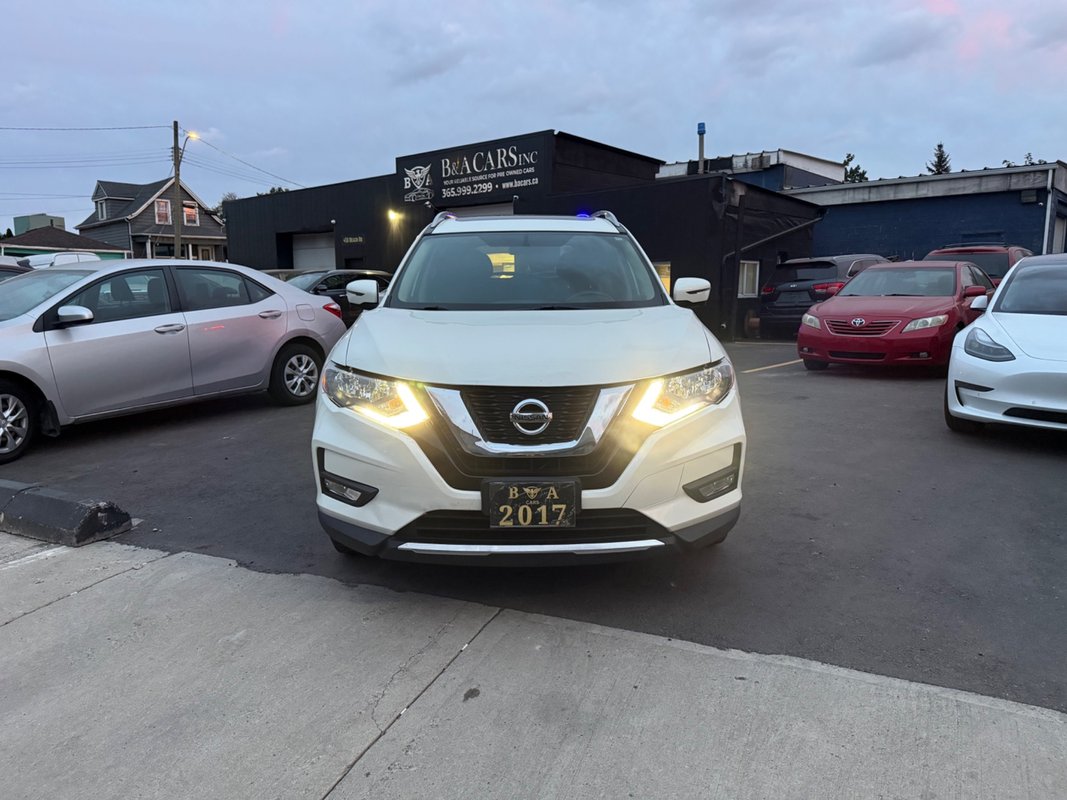 2017 NISSAN Rogue - Image 1