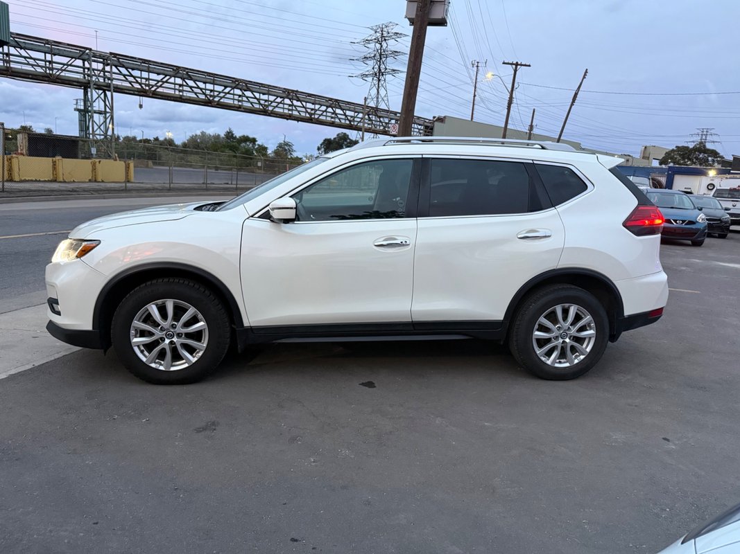 2017 NISSAN Rogue - Image 5