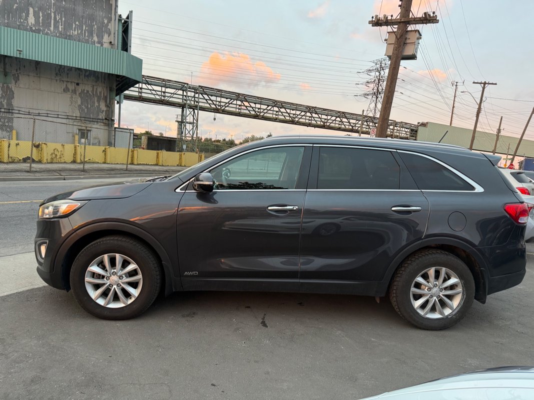 2017 KIA Sorento - Image 4